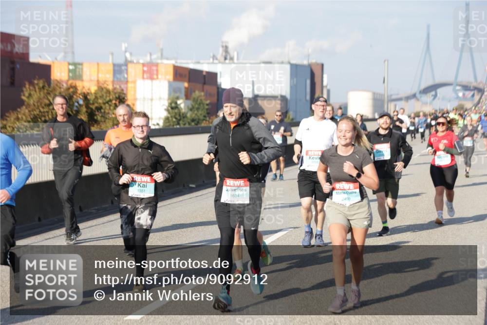 03.10.2025 - Köhlbrandbrückenlauf Jannik Wohlers http://msf.ph/oto/9092912 03.10.2025 10:00:16 Position 3 1551, 1634, 2750, 2499 meine-sportfotos.de