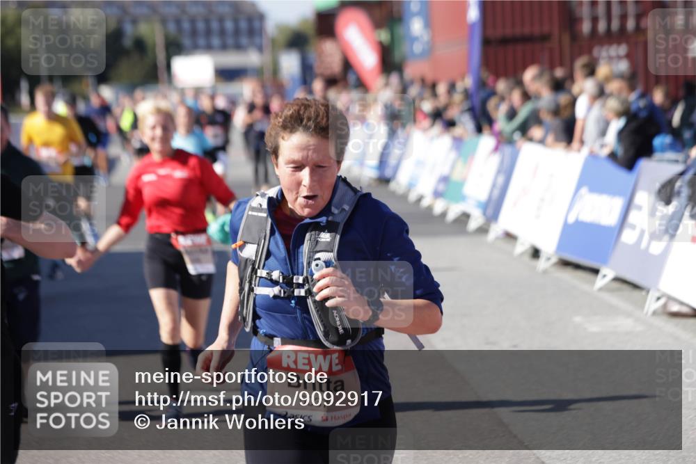 03.10.2025 - Köhlbrandbrückenlauf Jannik Wohlers http://msf.ph/oto/9092917 03.10.2025 13:20:06 Ziel 4402, 4433, 4565, 4721, 5037, 5175, 5328, 5456, 5481, 5656, 5657, 5658, 6567, 6568, 6589, 6649 meine-sportfotos.de