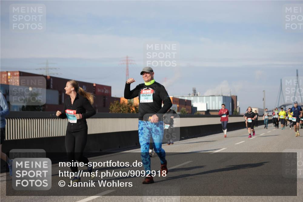 03.10.2025 - Köhlbrandbrückenlauf Jannik Wohlers http://msf.ph/oto/9092918 03.10.2025 10:11:54 Position 3 62, 2463 meine-sportfotos.de