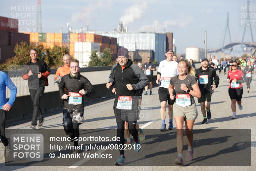 03.10.2025 - Köhlbrandbrückenlauf Jannik Wohlers http://msf.ph/oto/9092919 03.10.2025 10:00:16 Position 3 77, 1551, 1634, 2750, 2499 meine-sportfotos.de