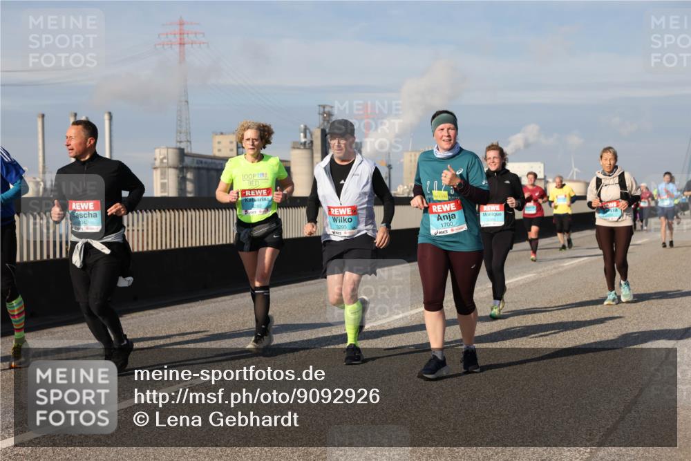 03.10.2025 - Köhlbrandbrückenlauf Lena Gebhardt http://msf.ph/oto/9092926 03.10.2025 10:08:33 Position 2 2342, 3293, 1700 meine-sportfotos.de