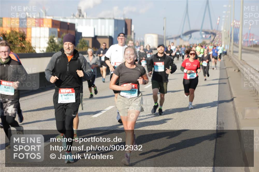 03.10.2025 - Köhlbrandbrückenlauf Jannik Wohlers http://msf.ph/oto/9092932 03.10.2025 10:00:16 Position 3 1551, 1634, 2499 meine-sportfotos.de