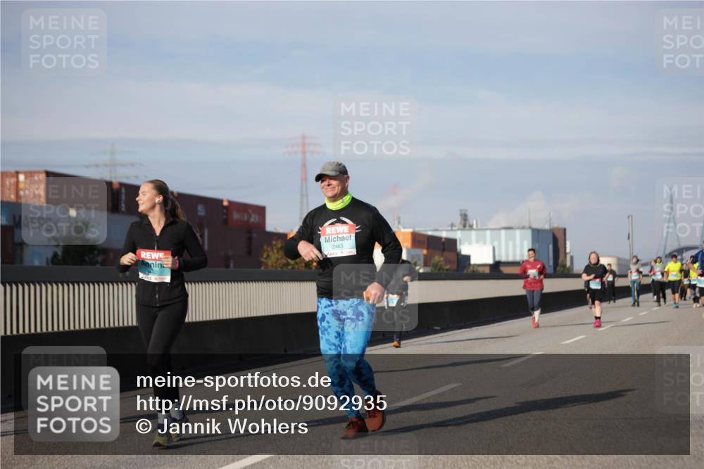 03.10.2025 - Köhlbrandbrückenlauf Jannik Wohlers http://msf.ph/oto/9092935 03.10.2025 10:11:54 Position 3 2463 meine-sportfotos.de
