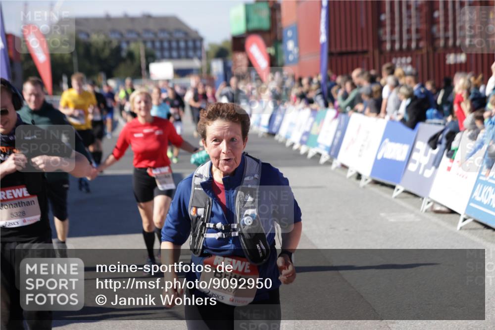 03.10.2025 - Köhlbrandbrückenlauf Jannik Wohlers http://msf.ph/oto/9092950 03.10.2025 13:20:07 Ziel 4402, 4433, 4565, 4721, 5037, 5175, 5328, 5456, 5481, 5656, 5657, 5658, 6589, 6649 meine-sportfotos.de