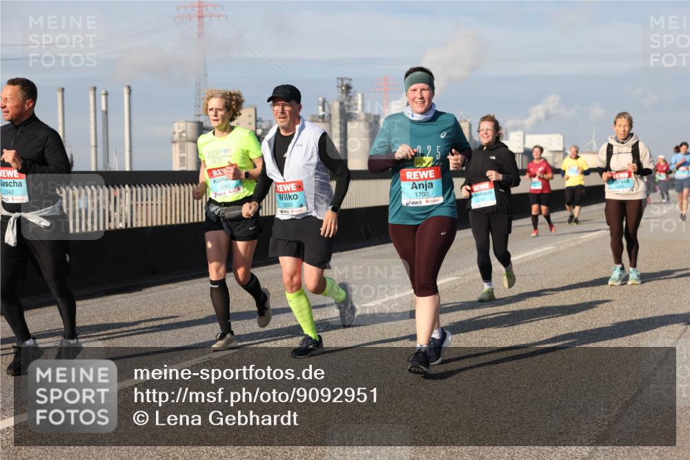 03.10.2025 - Köhlbrandbrückenlauf Lena Gebhardt http://msf.ph/oto/9092951 03.10.2025 10:08:33 Position 2 2342, 3292, 3293, 25, 1700 meine-sportfotos.de