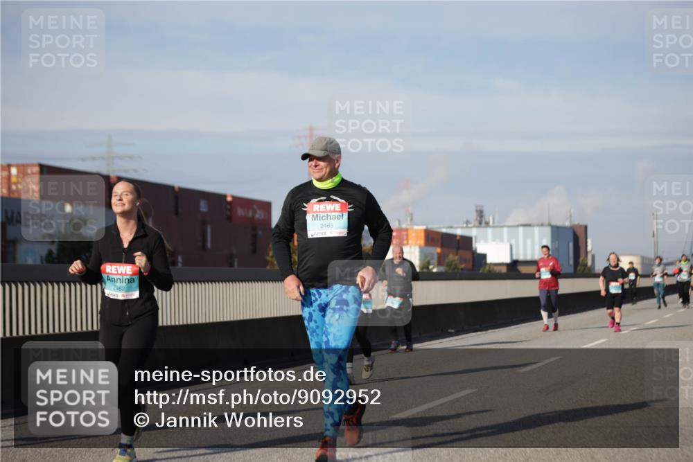 03.10.2025 - Köhlbrandbrückenlauf Jannik Wohlers http://msf.ph/oto/9092952 03.10.2025 10:11:55 Position 3 2462, 2463 meine-sportfotos.de