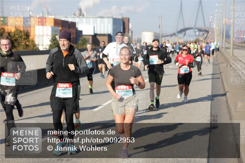 03.10.2025 - Köhlbrandbrückenlauf Jannik Wohlers http://msf.ph/oto/9092953 03.10.2025 10:00:17 Position 3 1551, 1634, 2499 meine-sportfotos.de