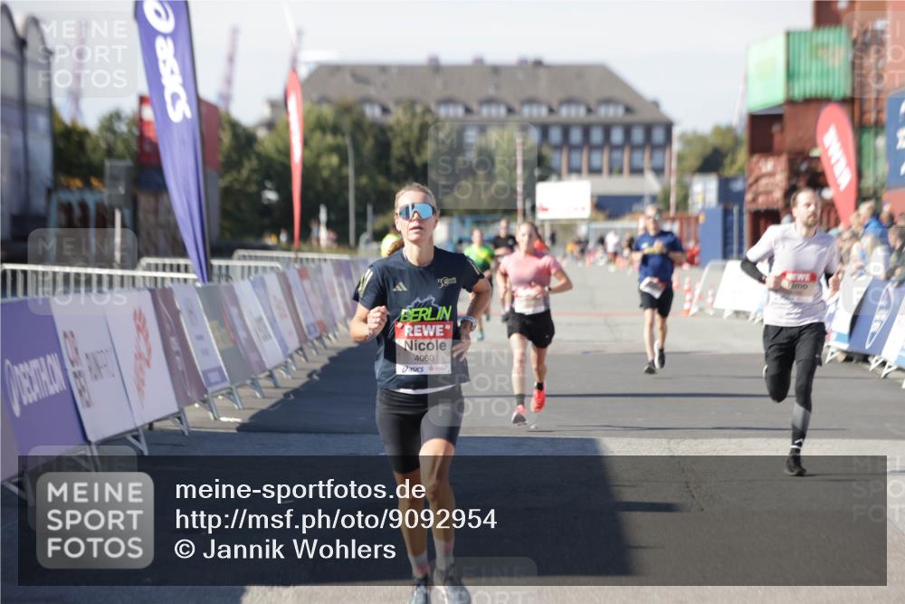 03.10.2025 - Köhlbrandbrückenlauf Jannik Wohlers http://msf.ph/oto/9092954 03.10.2025 12:54:31 Ziel 4023, 4060, 4106, 4209 meine-sportfotos.de