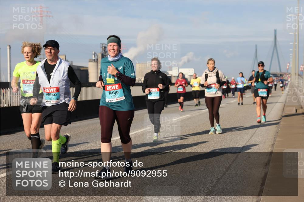 03.10.2025 - Köhlbrandbrückenlauf Lena Gebhardt http://msf.ph/oto/9092955 03.10.2025 10:08:34 Position 2 3292, 3293, 1700 meine-sportfotos.de