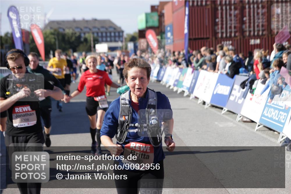 03.10.2025 - Köhlbrandbrückenlauf Jannik Wohlers http://msf.ph/oto/9092956 03.10.2025 13:20:07 Ziel 4402, 4433, 4565, 4721, 5037, 5175, 5328, 5456, 5481, 5656, 5657, 5658, 6589, 6649 meine-sportfotos.de