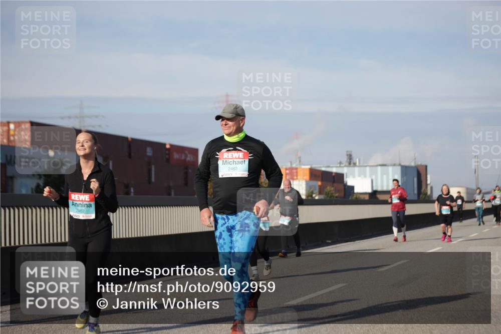 03.10.2025 - Köhlbrandbrückenlauf Jannik Wohlers http://msf.ph/oto/9092959 03.10.2025 10:11:55 Position 3 2462, 2463 meine-sportfotos.de