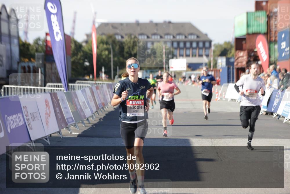 03.10.2025 - Köhlbrandbrückenlauf Jannik Wohlers http://msf.ph/oto/9092962 03.10.2025 12:54:31 Ziel 4023, 4060, 4106, 4209 meine-sportfotos.de