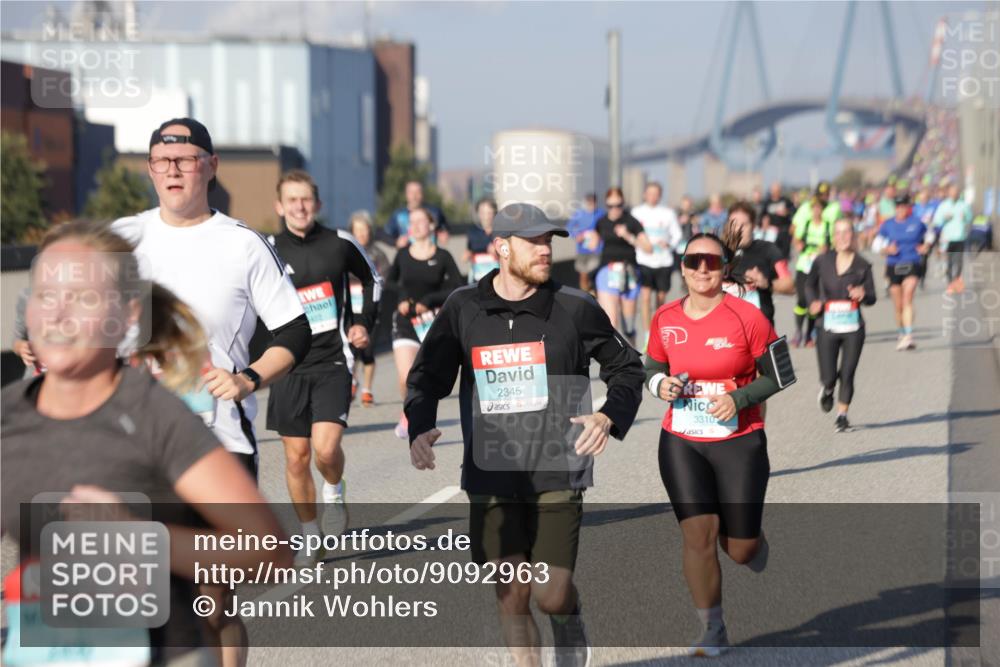 03.10.2025 - Köhlbrandbrückenlauf Jannik Wohlers http://msf.ph/oto/9092963 03.10.2025 10:00:18 Position 3 2345, 3310 meine-sportfotos.de