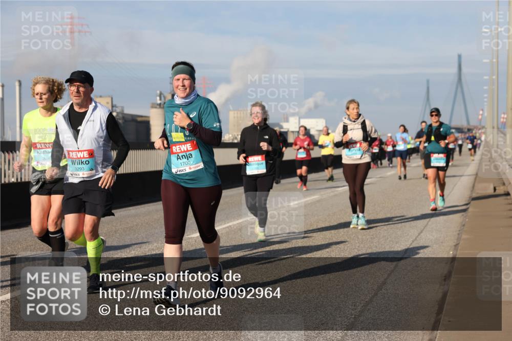 03.10.2025 - Köhlbrandbrückenlauf Lena Gebhardt http://msf.ph/oto/9092964 03.10.2025 10:08:34 Position 2 3292, 3293, 1700 meine-sportfotos.de