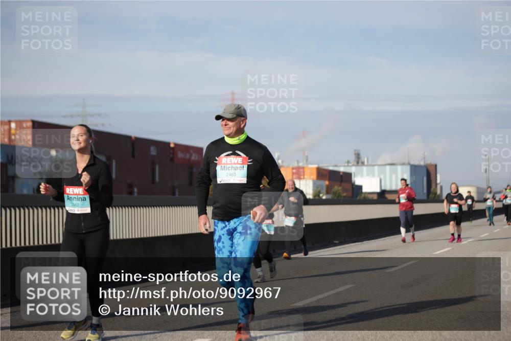 03.10.2025 - Köhlbrandbrückenlauf Jannik Wohlers http://msf.ph/oto/9092967 03.10.2025 10:11:55 Position 3 2462, 2463 meine-sportfotos.de