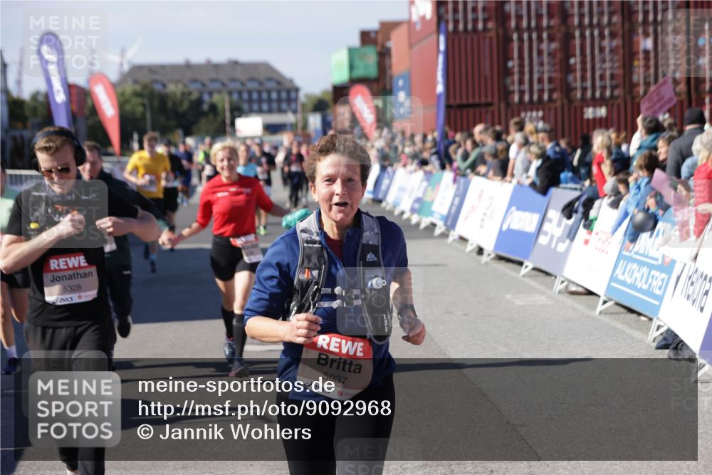 03.10.2025 - Köhlbrandbrückenlauf Jannik Wohlers http://msf.ph/oto/9092968 03.10.2025 13:20:07 Ziel 4402, 4433, 4565, 4721, 5037, 5175, 5328, 5456, 5481, 5656, 5657, 5658, 6589, 6649 meine-sportfotos.de