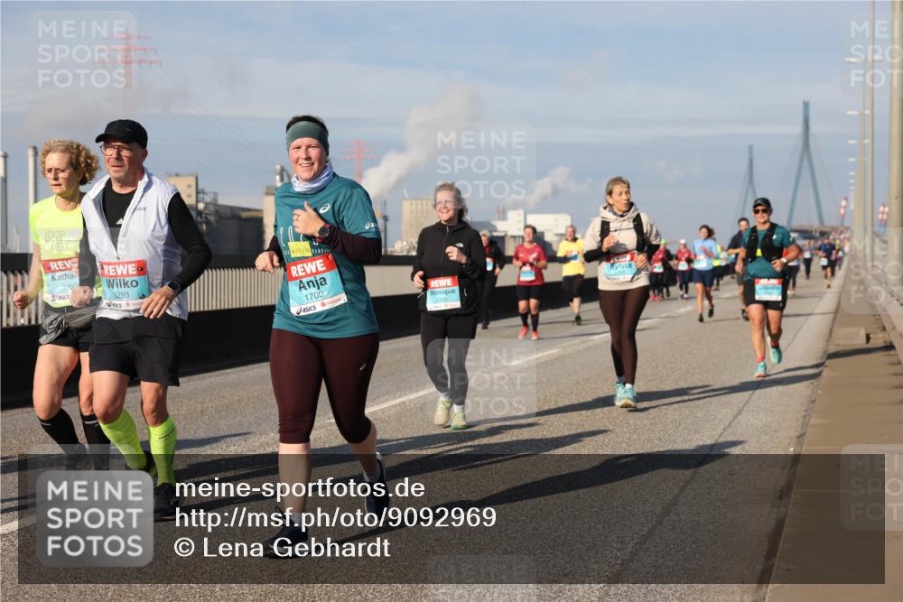 03.10.2025 - Köhlbrandbrückenlauf Lena Gebhardt http://msf.ph/oto/9092969 03.10.2025 10:08:34 Position 2 3292, 3293, 1700 meine-sportfotos.de
