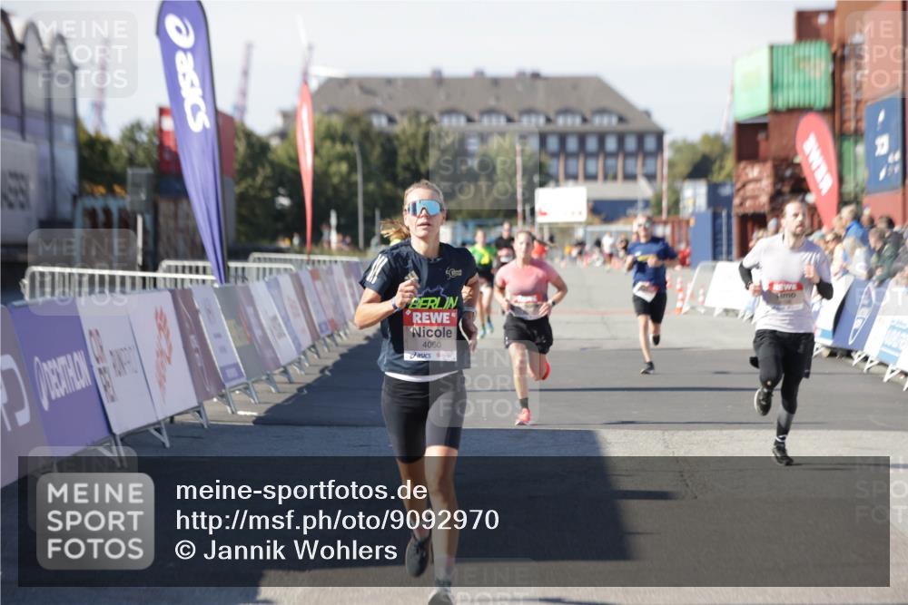 03.10.2025 - Köhlbrandbrückenlauf Jannik Wohlers http://msf.ph/oto/9092970 03.10.2025 12:54:31 Ziel 4023, 4060, 4106, 4209 meine-sportfotos.de