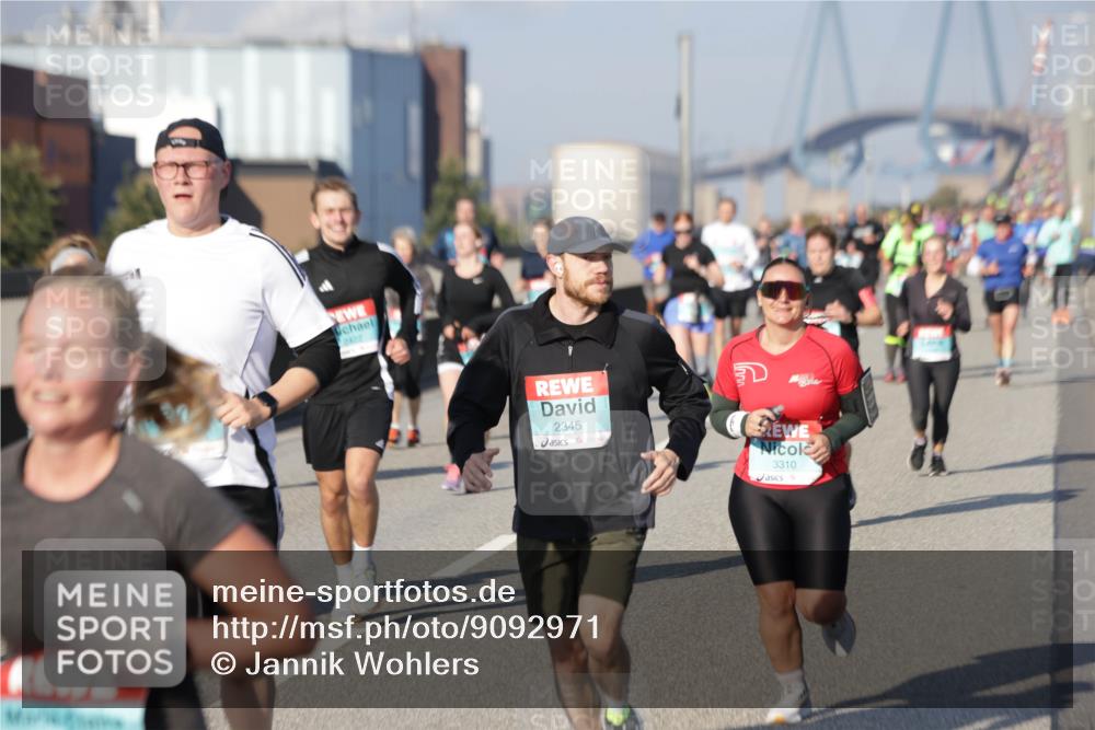 03.10.2025 - Köhlbrandbrückenlauf Jannik Wohlers http://msf.ph/oto/9092971 03.10.2025 10:00:18 Position 3 2345, 3310 meine-sportfotos.de
