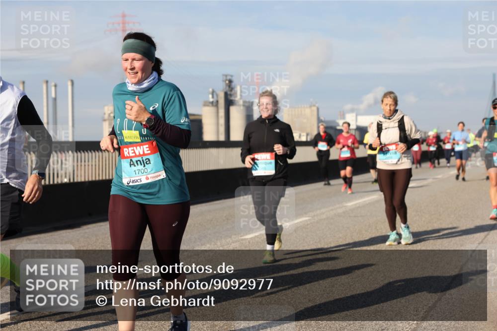 03.10.2025 - Köhlbrandbrückenlauf Lena Gebhardt http://msf.ph/oto/9092977 03.10.2025 10:08:34 Position 2 1700 meine-sportfotos.de