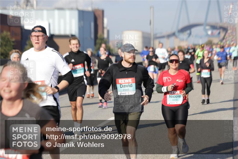 03.10.2025 - Köhlbrandbrückenlauf Jannik Wohlers http://msf.ph/oto/9092978 03.10.2025 10:00:18 Position 3 2345, 3310 meine-sportfotos.de
