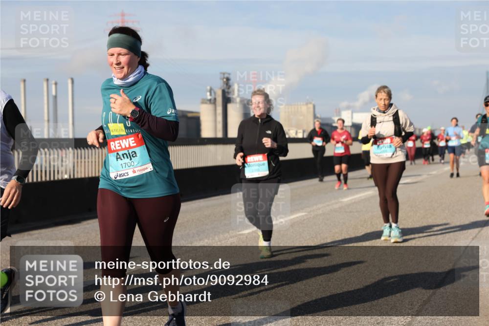 03.10.2025 - Köhlbrandbrückenlauf Lena Gebhardt http://msf.ph/oto/9092984 03.10.2025 10:08:34 Position 2 1700 meine-sportfotos.de