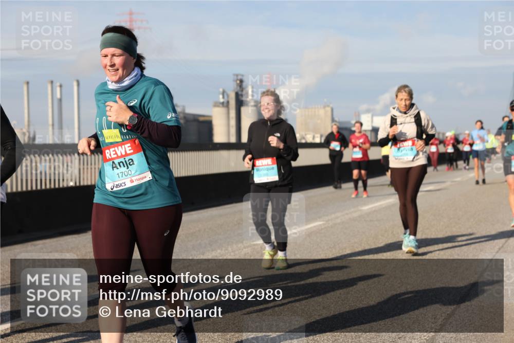 03.10.2025 - Köhlbrandbrückenlauf Lena Gebhardt http://msf.ph/oto/9092989 03.10.2025 10:08:34 Position 2 1700 meine-sportfotos.de
