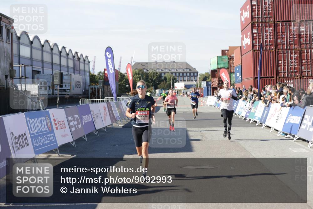 03.10.2025 - Köhlbrandbrückenlauf Jannik Wohlers http://msf.ph/oto/9092993 03.10.2025 12:54:32 Ziel 4023, 4060, 4106, 4209 meine-sportfotos.de