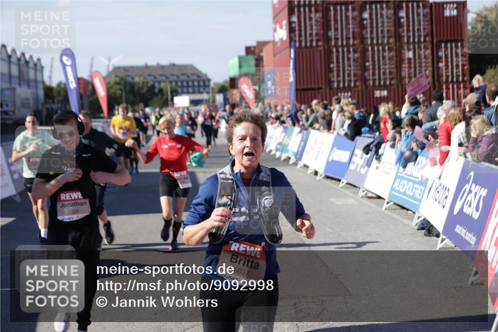 03.10.2025 - Köhlbrandbrückenlauf Jannik Wohlers http://msf.ph/oto/9092998 03.10.2025 13:20:07 Ziel 4402, 4433, 4565, 4721, 5037, 5175, 5328, 5456, 5481, 5656, 5657, 5658, 6589, 6649 meine-sportfotos.de