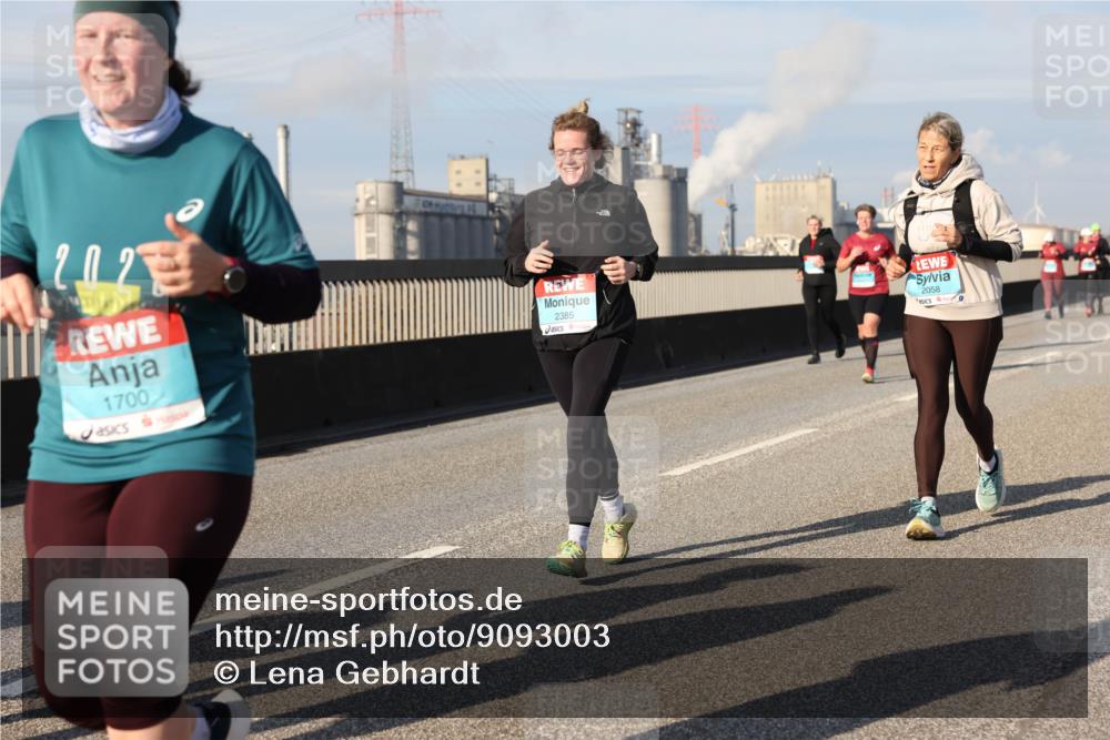 03.10.2025 - Köhlbrandbrückenlauf Lena Gebhardt http://msf.ph/oto/9093003 03.10.2025 10:08:35 Position 2 202, 1700, 2385, 2058 meine-sportfotos.de
