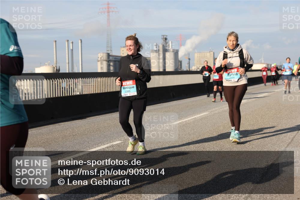 03.10.2025 - Köhlbrandbrückenlauf Lena Gebhardt http://msf.ph/oto/9093014 03.10.2025 10:08:35 Position 2 2385, 2058 meine-sportfotos.de