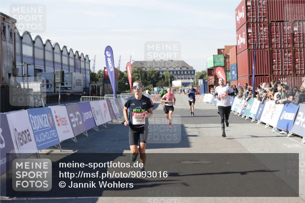 03.10.2025 - Köhlbrandbrückenlauf Jannik Wohlers http://msf.ph/oto/9093016 03.10.2025 12:54:32 Ziel 4023, 4060, 4106, 4209 meine-sportfotos.de