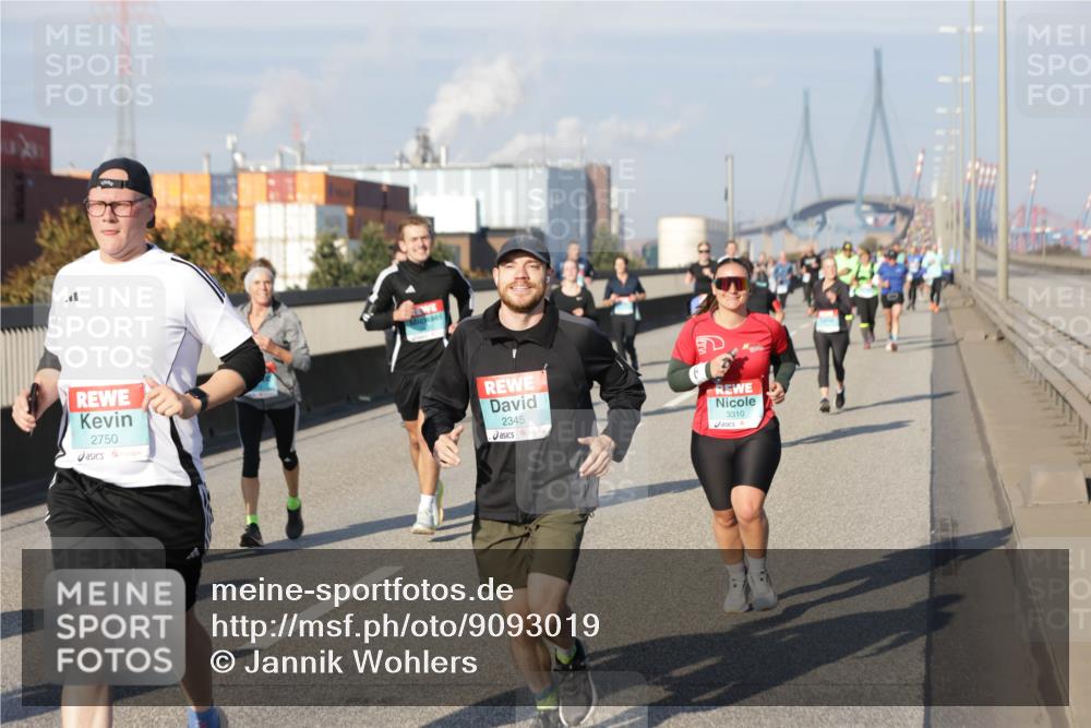 03.10.2025 - Köhlbrandbrückenlauf Jannik Wohlers http://msf.ph/oto/9093019 03.10.2025 10:00:19 Position 3 2750, 2345, 3310 meine-sportfotos.de