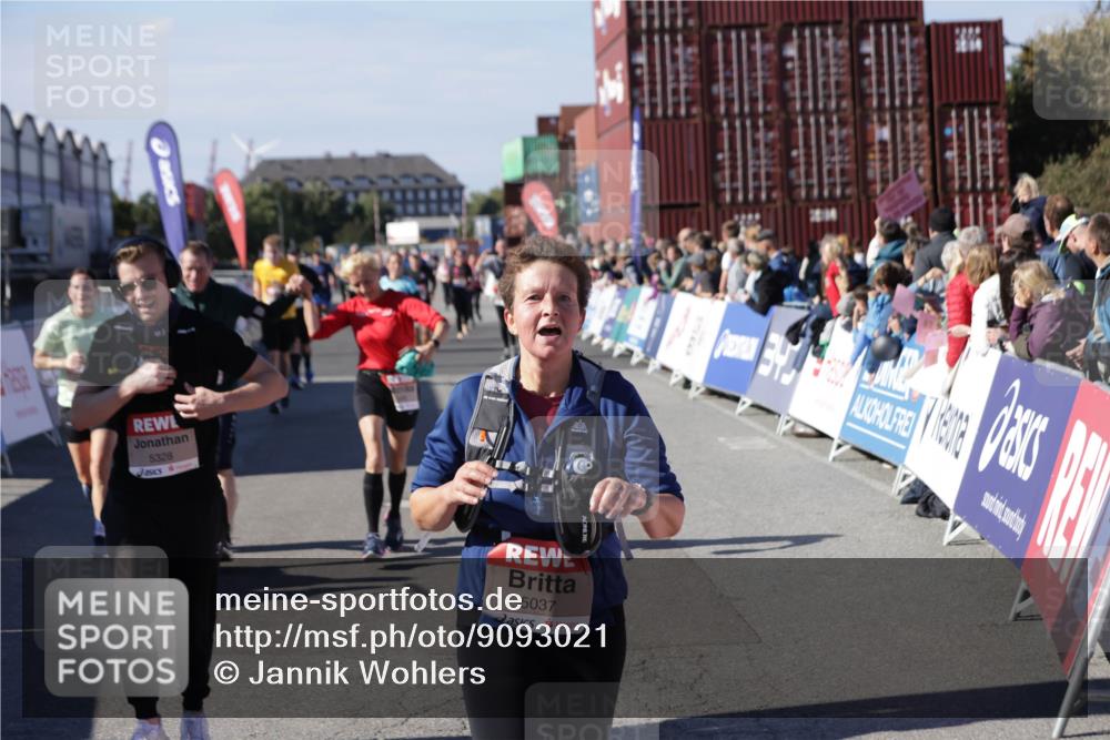 03.10.2025 - Köhlbrandbrückenlauf Jannik Wohlers http://msf.ph/oto/9093021 03.10.2025 13:20:07 Ziel 4402, 4433, 4565, 4721, 5037, 5175, 5328, 5456, 5481, 5656, 5657, 5658, 6589, 6649 meine-sportfotos.de