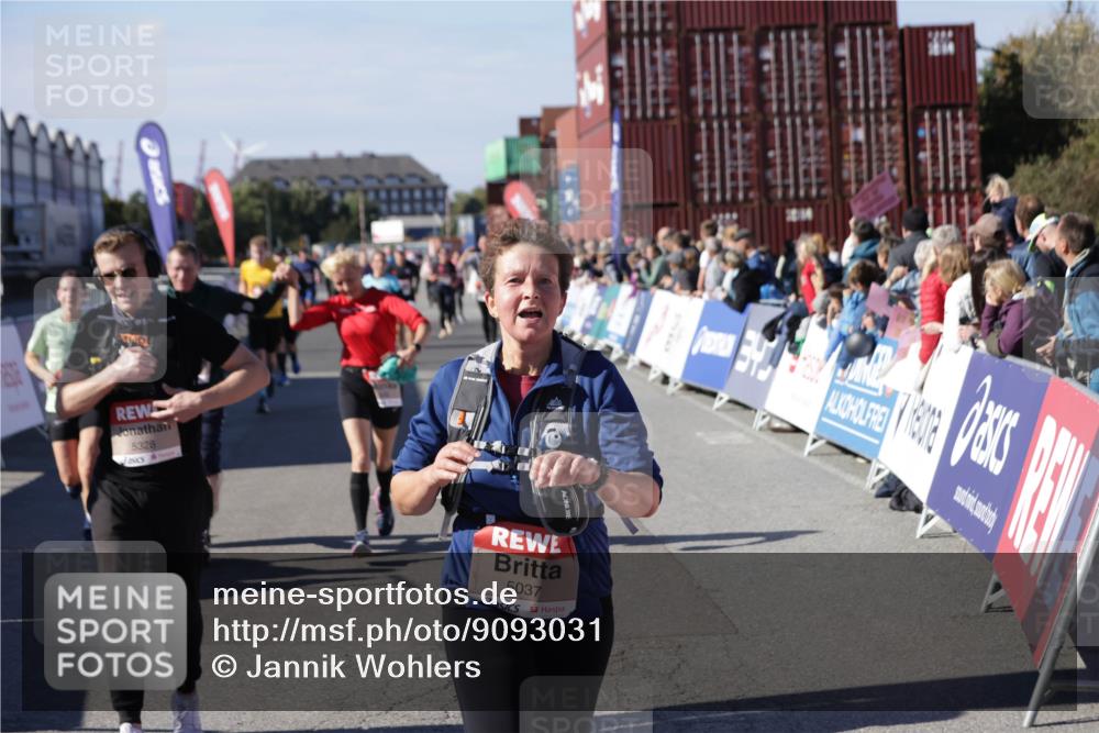 03.10.2025 - Köhlbrandbrückenlauf Jannik Wohlers http://msf.ph/oto/9093031 03.10.2025 13:20:07 Ziel 4402, 4433, 4565, 4721, 5037, 5175, 5328, 5456, 5481, 5656, 5657, 5658, 6589, 6649 meine-sportfotos.de