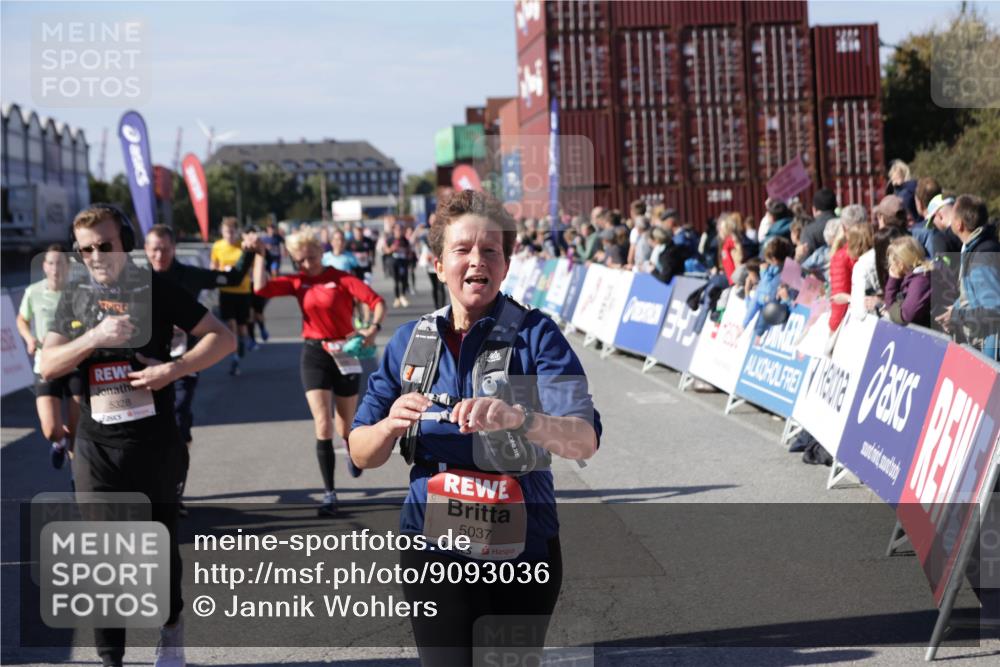 03.10.2025 - Köhlbrandbrückenlauf Jannik Wohlers http://msf.ph/oto/9093036 03.10.2025 13:20:07 Ziel 4402, 4433, 4565, 4721, 5037, 5175, 5328, 5456, 5481, 5656, 5657, 5658, 6589, 6649 meine-sportfotos.de