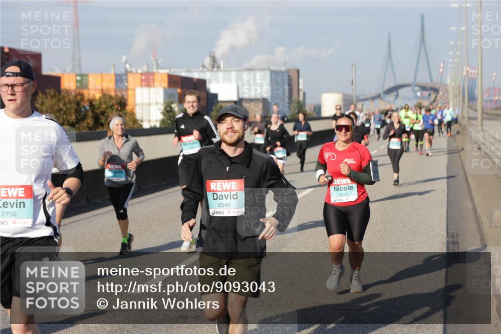 03.10.2025 - Köhlbrandbrückenlauf Jannik Wohlers http://msf.ph/oto/9093043 03.10.2025 10:00:19 Position 3 2750, 2345, 3310 meine-sportfotos.de