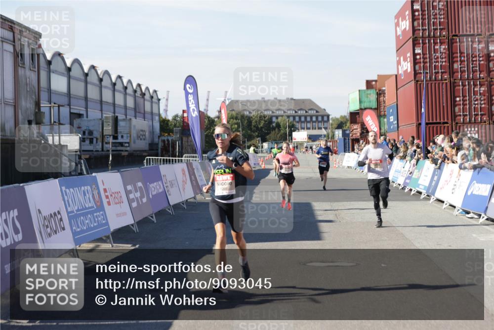 03.10.2025 - Köhlbrandbrückenlauf Jannik Wohlers http://msf.ph/oto/9093045 03.10.2025 12:54:32 Ziel 4023, 4060, 4106, 4209 meine-sportfotos.de