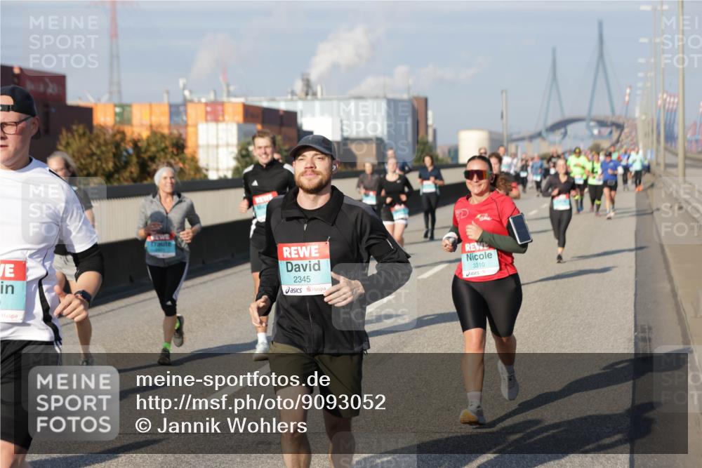 03.10.2025 - Köhlbrandbrückenlauf Jannik Wohlers http://msf.ph/oto/9093052 03.10.2025 10:00:20 Position 3 2345, 3310 meine-sportfotos.de