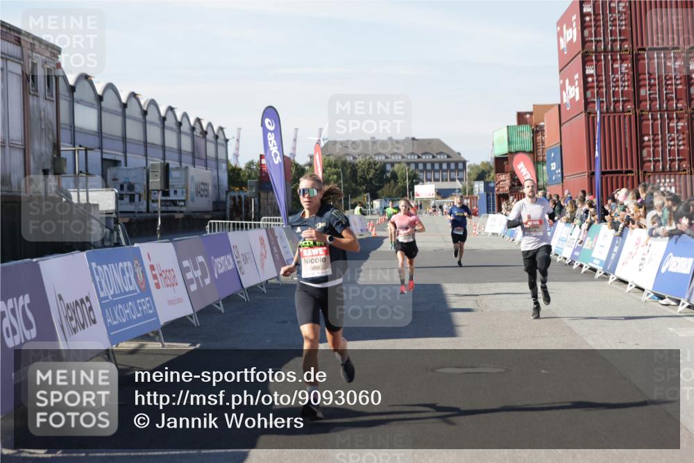 03.10.2025 - Köhlbrandbrückenlauf Jannik Wohlers http://msf.ph/oto/9093060 03.10.2025 12:54:32 Ziel 4023, 4060, 4106, 4209 meine-sportfotos.de