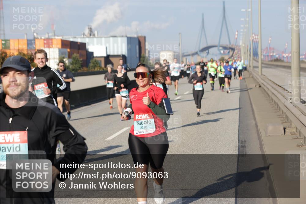 03.10.2025 - Köhlbrandbrückenlauf Jannik Wohlers http://msf.ph/oto/9093063 03.10.2025 10:00:20 Position 3 2345, 3310 meine-sportfotos.de