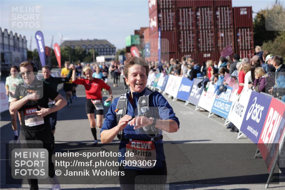 03.10.2025 - Köhlbrandbrückenlauf Jannik Wohlers http://msf.ph/oto/9093067 03.10.2025 13:20:07 Ziel 4402, 4433, 4565, 4721, 5037, 5175, 5328, 5456, 5481, 5656, 5657, 5658, 6589, 6649 meine-sportfotos.de