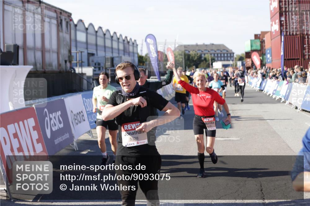 03.10.2025 - Köhlbrandbrückenlauf Jannik Wohlers http://msf.ph/oto/9093075 03.10.2025 13:20:08 Ziel 4402, 4433, 4565, 4721, 4779, 5037, 5175, 5328, 5456, 5481, 5658, 6589, 6649 meine-sportfotos.de