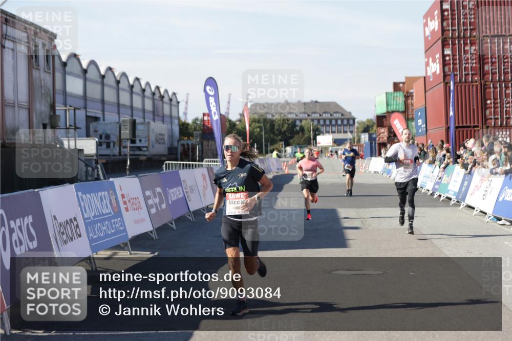 03.10.2025 - Köhlbrandbrückenlauf Jannik Wohlers http://msf.ph/oto/9093084 03.10.2025 12:54:32 Ziel 4023, 4060, 4106, 4209 meine-sportfotos.de