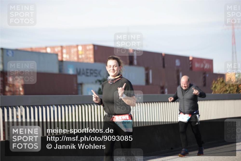 03.10.2025 - Köhlbrandbrückenlauf Jannik Wohlers http://msf.ph/oto/9093085 03.10.2025 10:11:57 Position 3 2976 meine-sportfotos.de