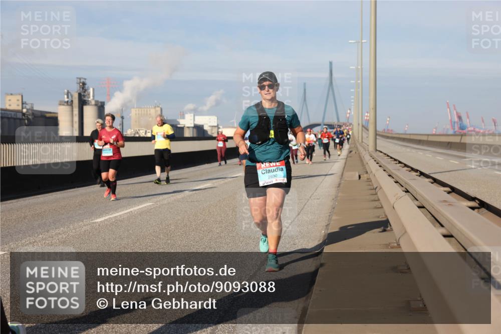 03.10.2025 - Köhlbrandbrückenlauf Lena Gebhardt http://msf.ph/oto/9093088 03.10.2025 10:08:37 Position 2 2830 meine-sportfotos.de