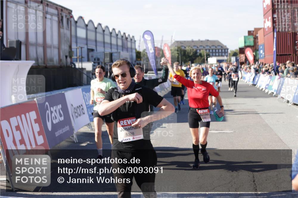 03.10.2025 - Köhlbrandbrückenlauf Jannik Wohlers http://msf.ph/oto/9093091 03.10.2025 13:20:08 Ziel 4402, 4433, 4565, 4721, 4779, 5037, 5175, 5328, 5456, 5481, 5658, 6589, 6649 meine-sportfotos.de