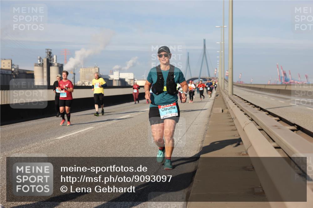 03.10.2025 - Köhlbrandbrückenlauf Lena Gebhardt http://msf.ph/oto/9093097 03.10.2025 10:08:37 Position 2 2830 meine-sportfotos.de
