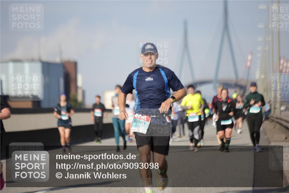 03.10.2025 - Köhlbrandbrückenlauf Jannik Wohlers http://msf.ph/oto/9093098 03.10.2025 10:11:59 Position 3 2973 meine-sportfotos.de