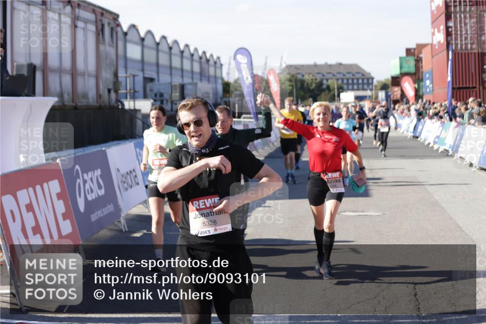 03.10.2025 - Köhlbrandbrückenlauf Jannik Wohlers http://msf.ph/oto/9093101 03.10.2025 13:20:08 Ziel 4402, 4433, 4565, 4721, 4779, 5037, 5175, 5328, 5456, 5481, 5658, 6589, 6649 meine-sportfotos.de